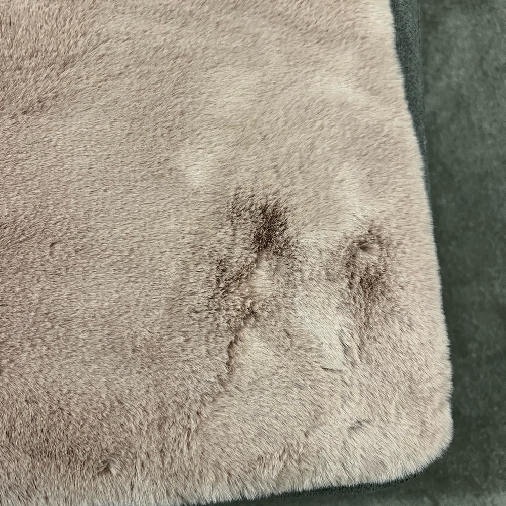 Faux Fur Rug - Picture 2 of 6